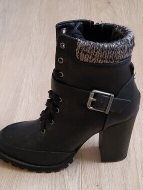 New JustFab Black Winter Moto Booties Slim Block Heel Fabric Trim Size 8